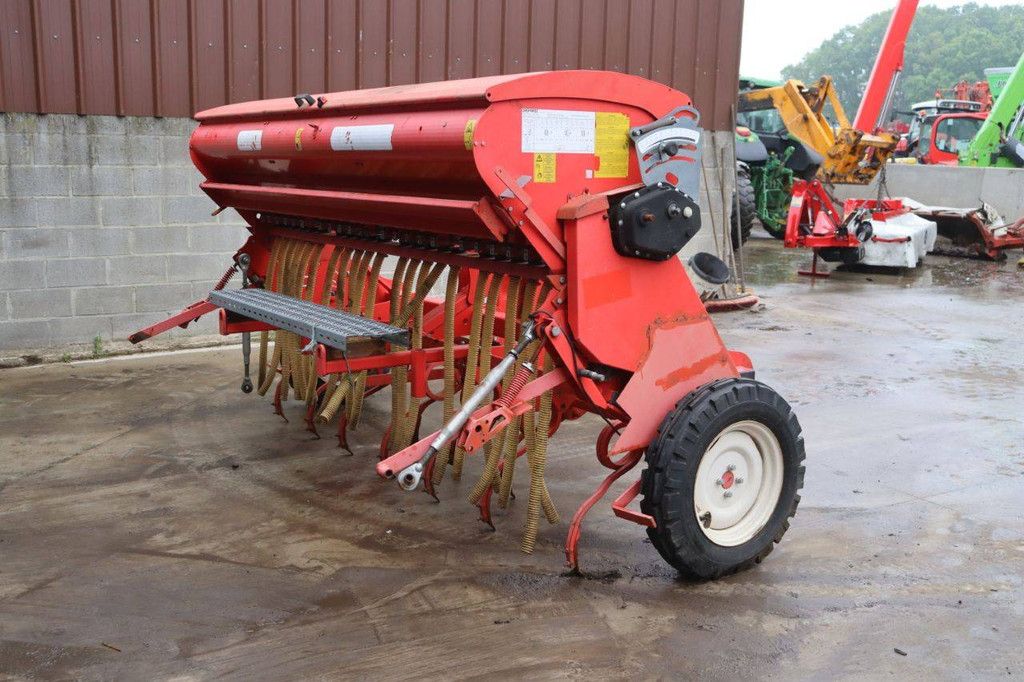 Seeding machine Maschio S Maria 300 2011