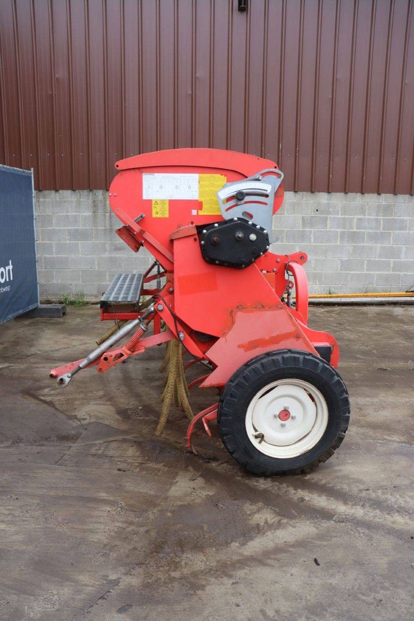 Seeding machine Maschio S Maria 300 2011