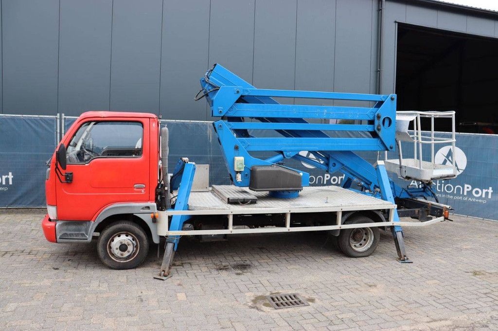 Crane truck Nissan CABSTAR Diesel 125HP 2004