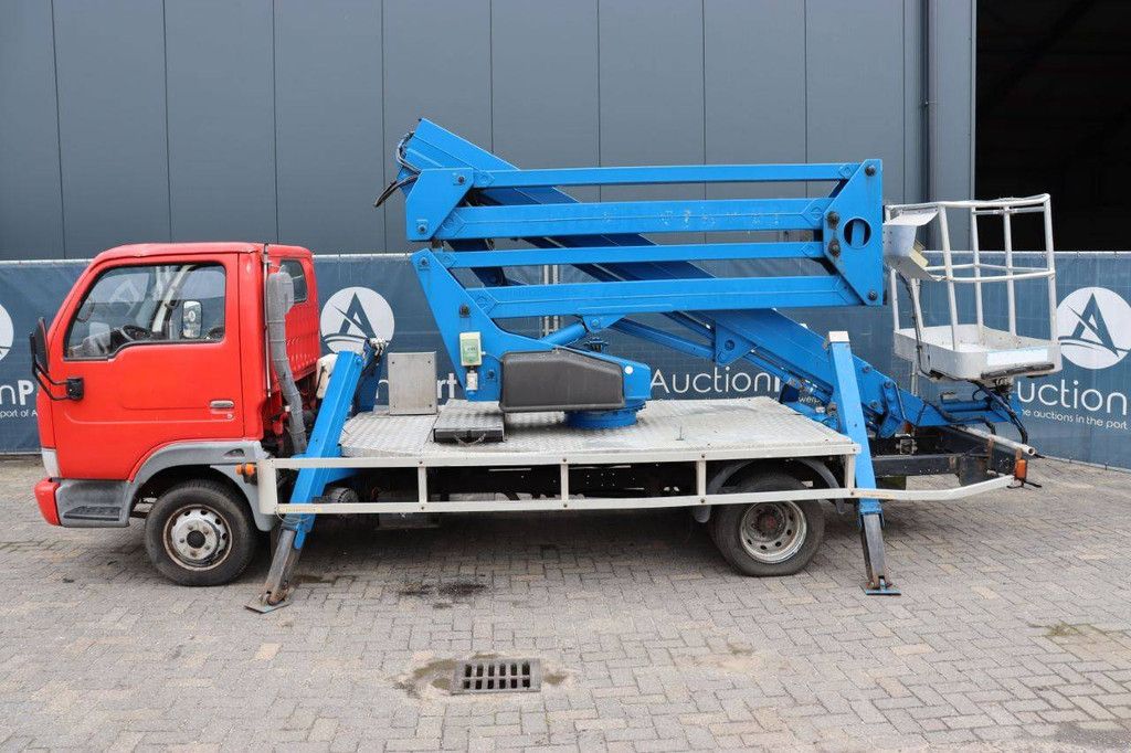 Crane truck Nissan CABSTAR Diesel 125HP 2004