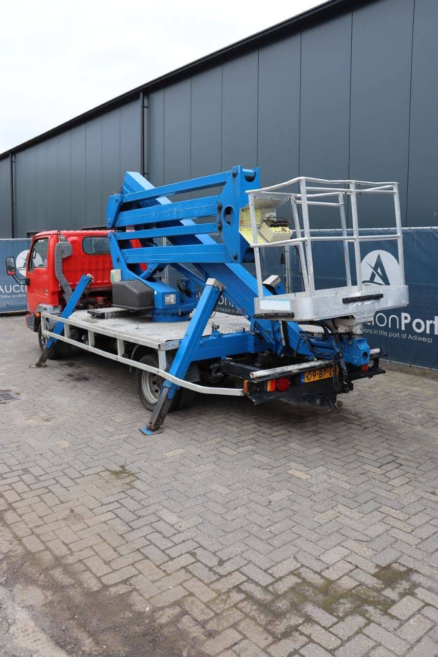 Crane truck Nissan CABSTAR Diesel 125HP 2004