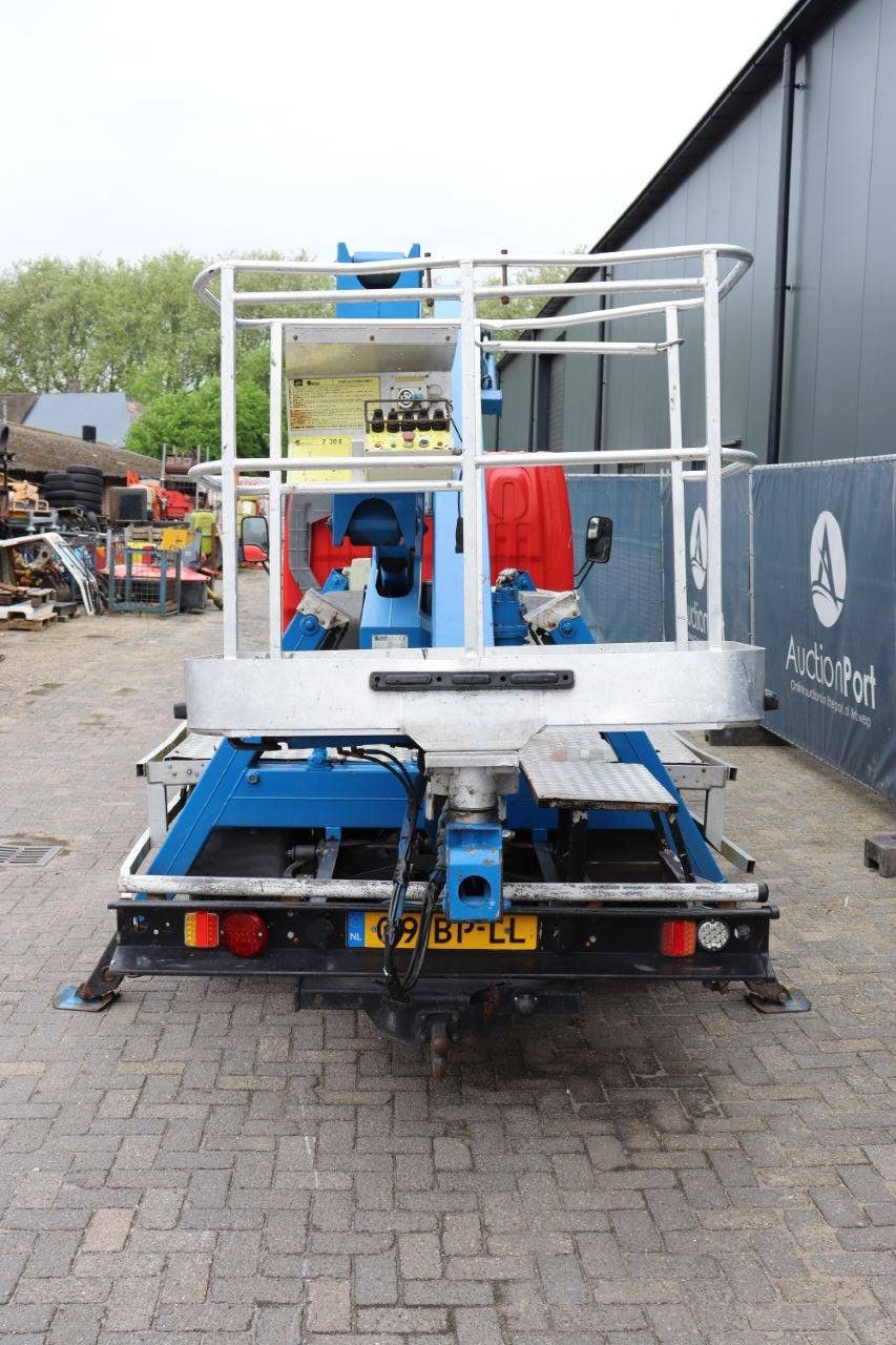 Crane truck Nissan CABSTAR Diesel 125HP 2004