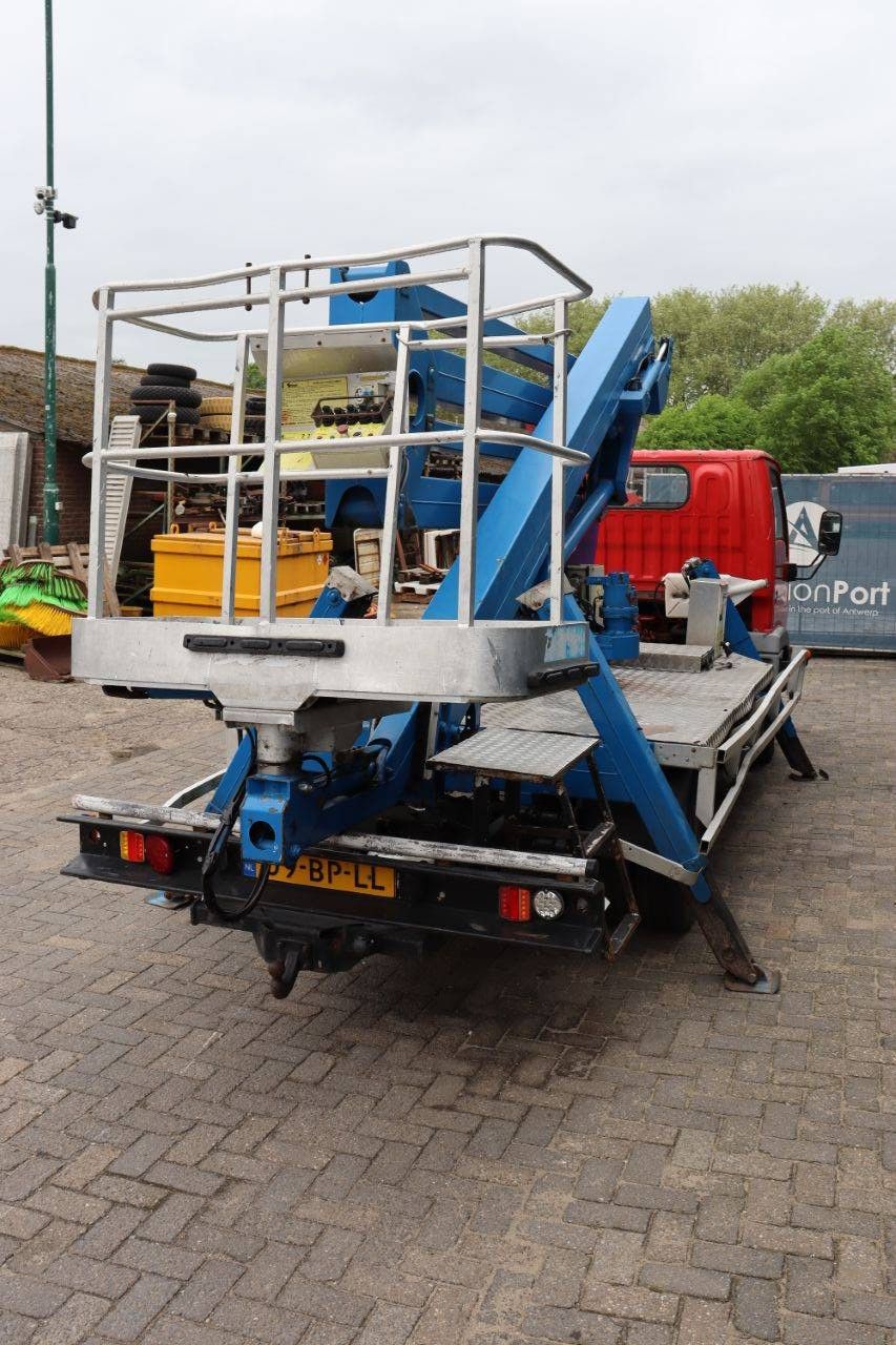 Crane truck Nissan CABSTAR Diesel 125HP 2004