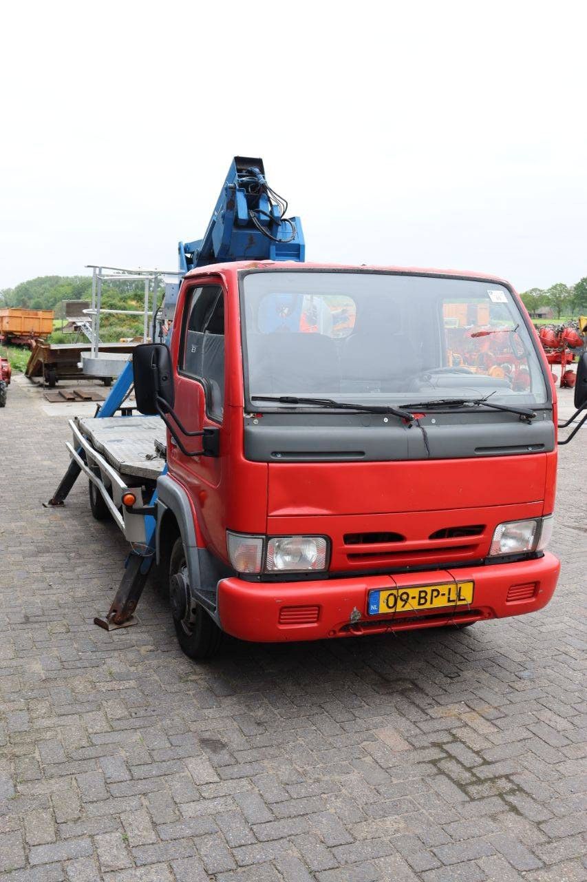 Crane truck Nissan CABSTAR Diesel 125HP 2004