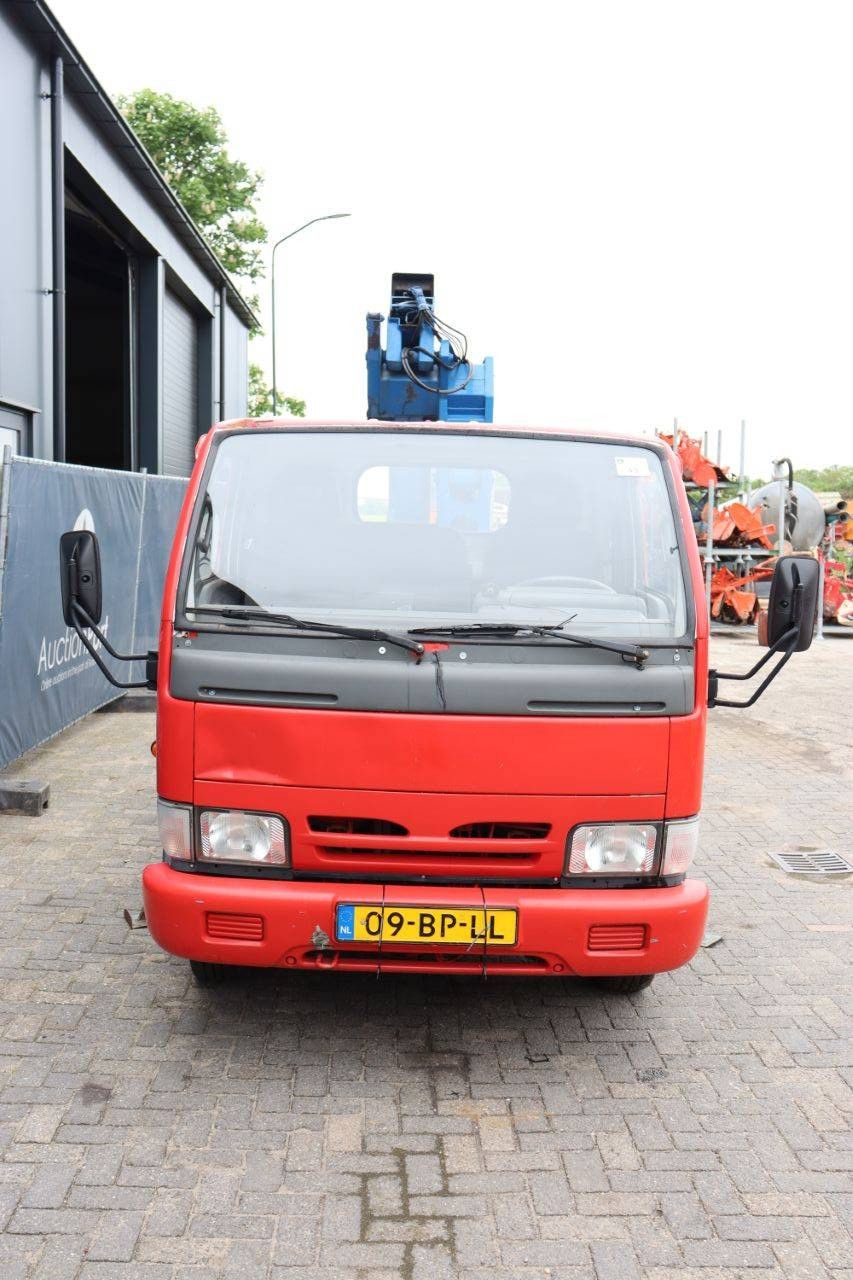 Crane truck Nissan CABSTAR Diesel 125HP 2004