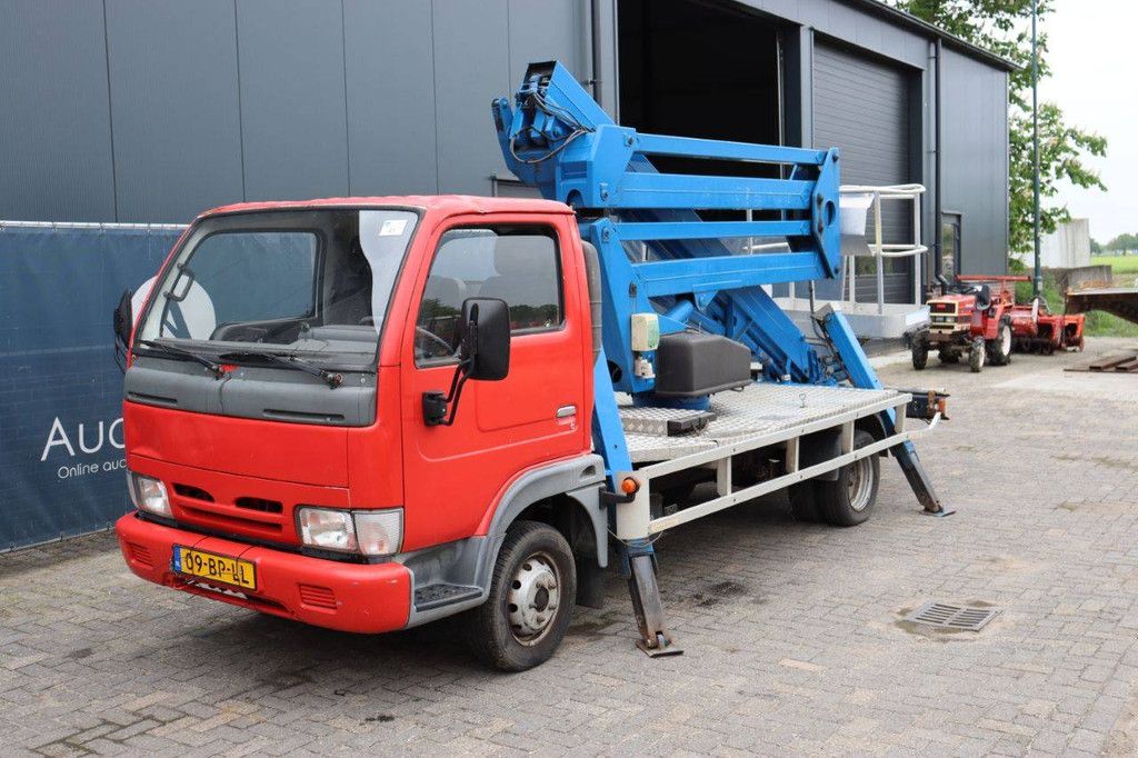 Crane truck Nissan CABSTAR Diesel 125HP 2004