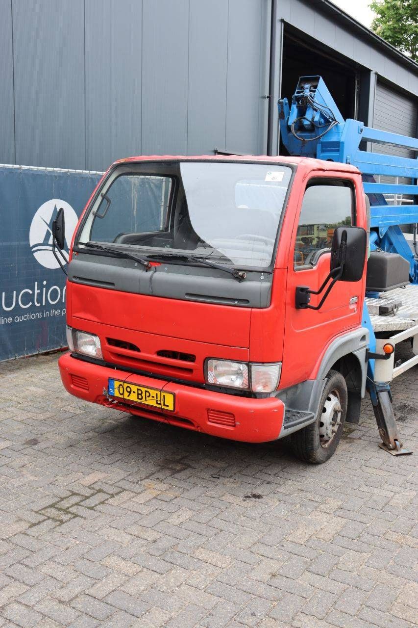 Crane truck Nissan CABSTAR Diesel 125HP 2004