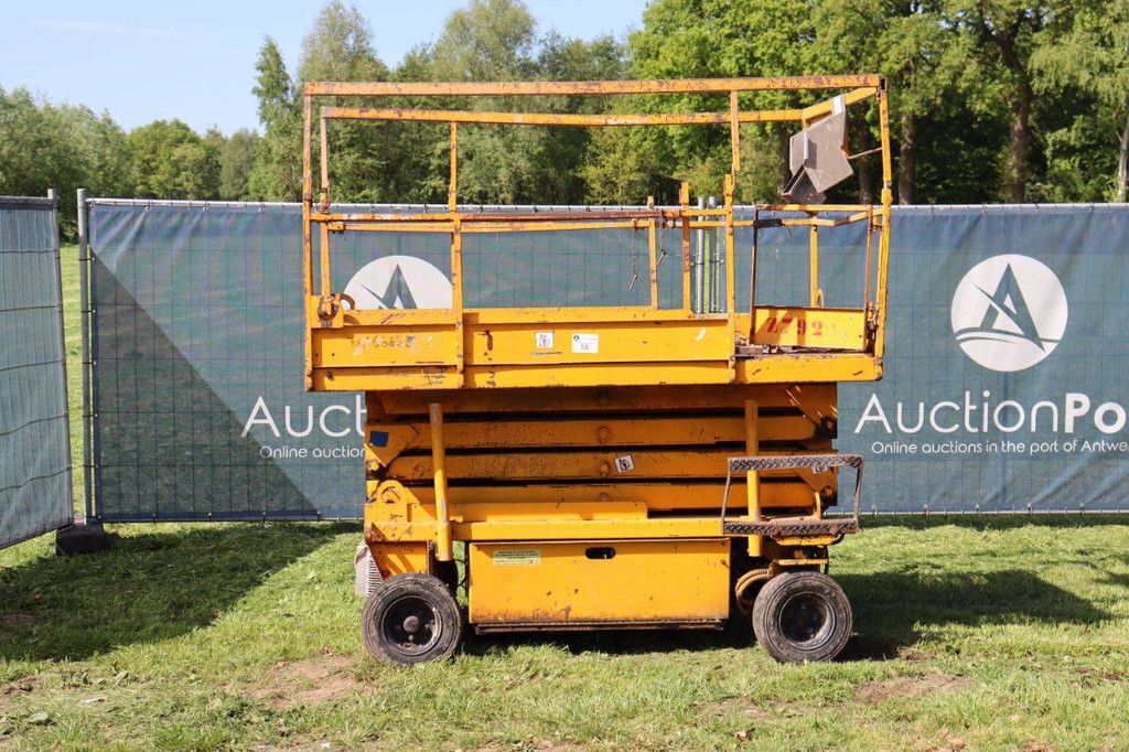 Electric Upright Scissor Lift