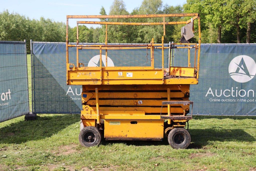 Electric Upright Scissor Lift
