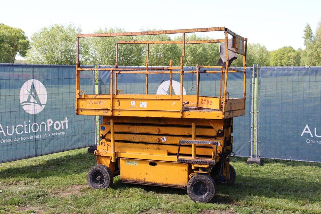Electric Upright Scissor Lift