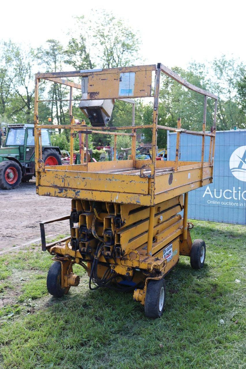 Electric Upright Scissor Lift