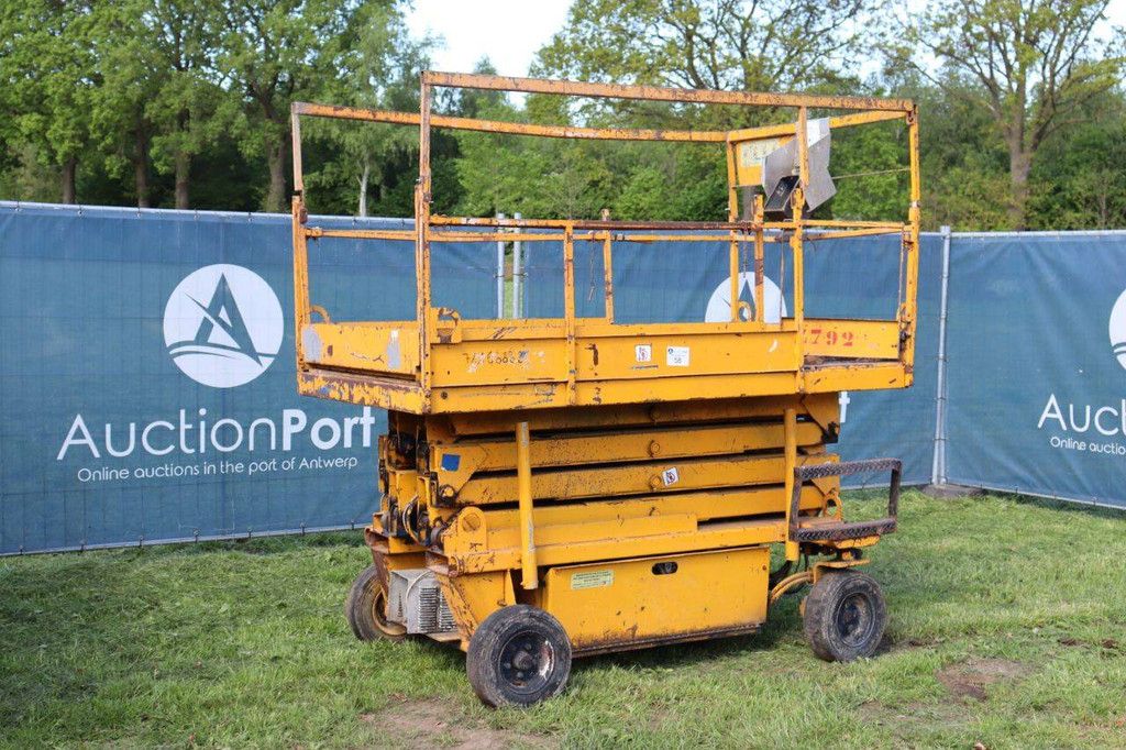 Electric Upright Scissor Lift