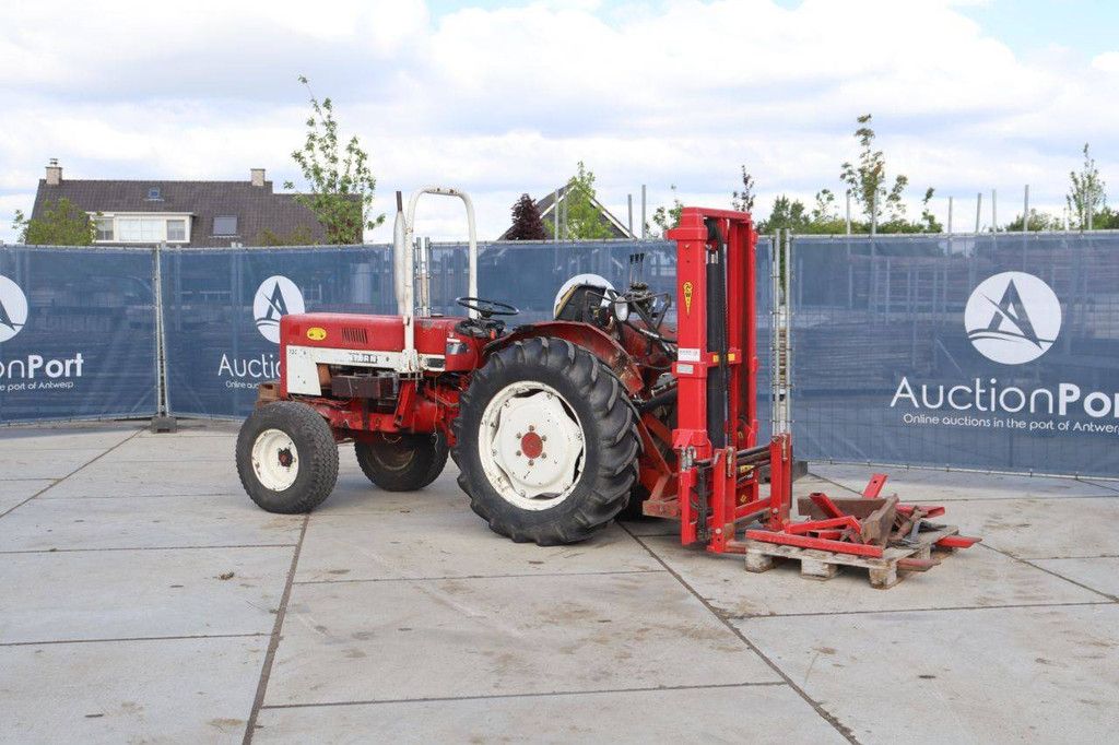 Tractor International Harvester Co E733 Diesel with Lift Mast