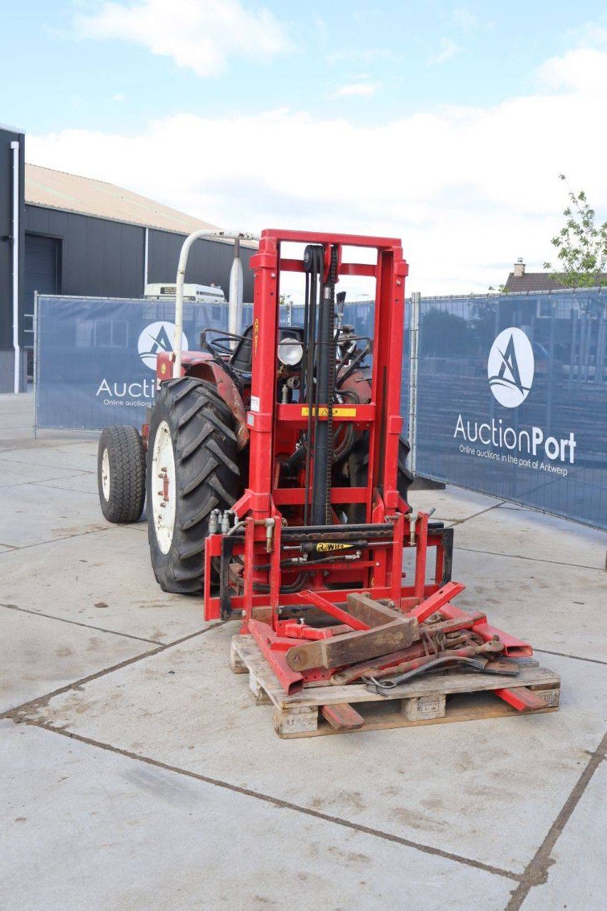 Tractor International Harvester Co E733 Diesel with Lift Mast