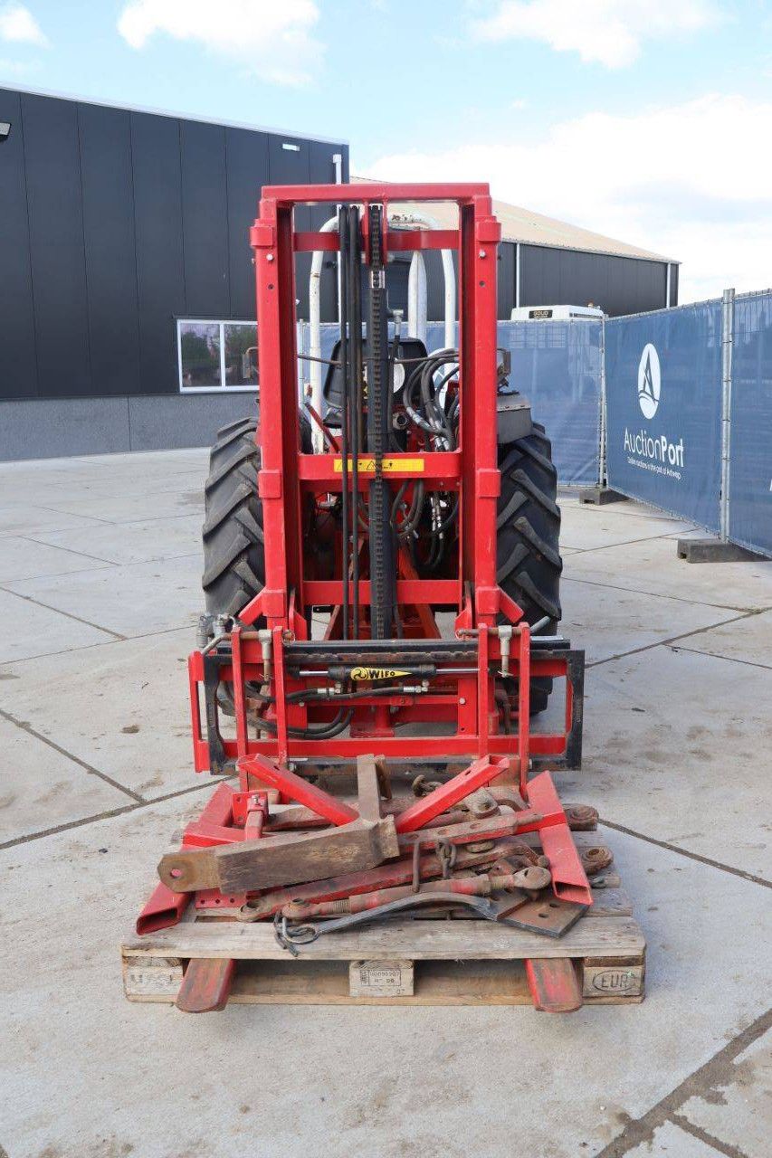 Tractor International Harvester Co E733 Diesel with Lift Mast