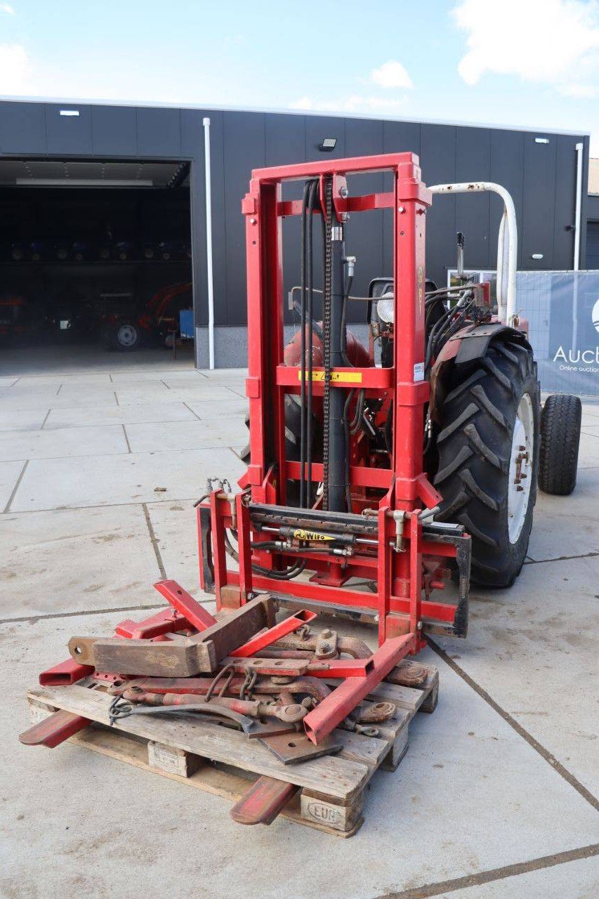 Tractor International Harvester Co E733 Diesel with Lift Mast