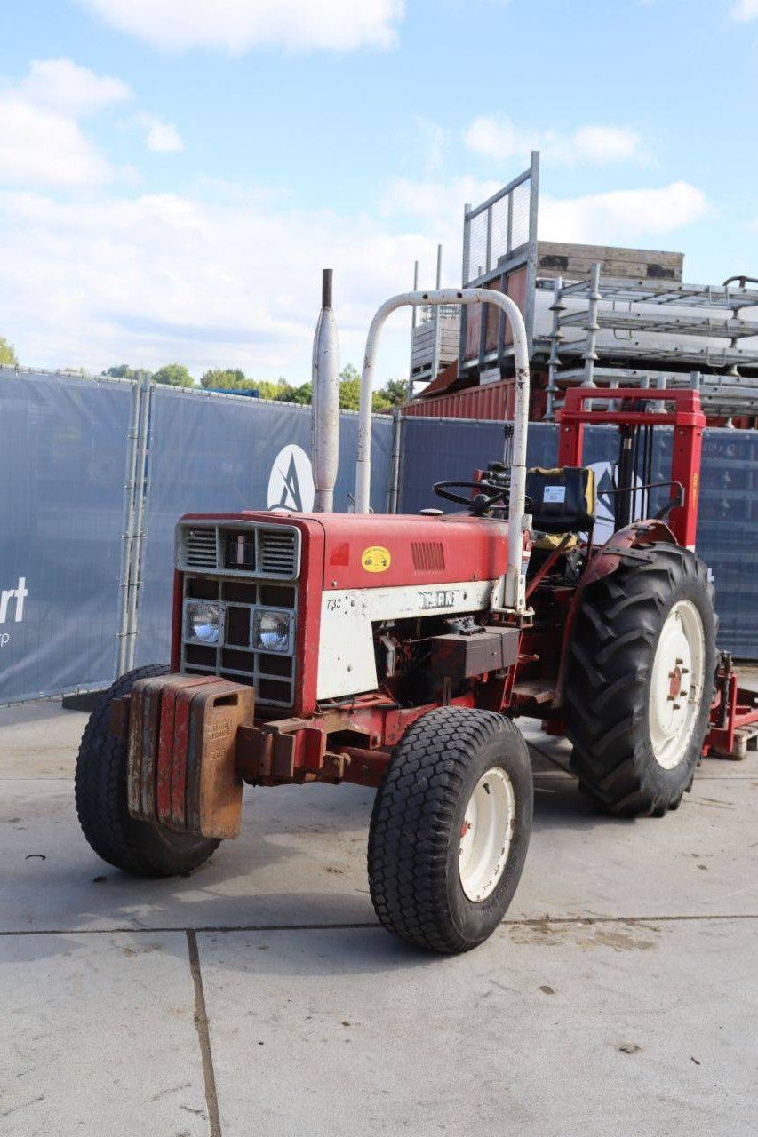 Tractor International Harvester Co E733 Diesel with Lift Mast