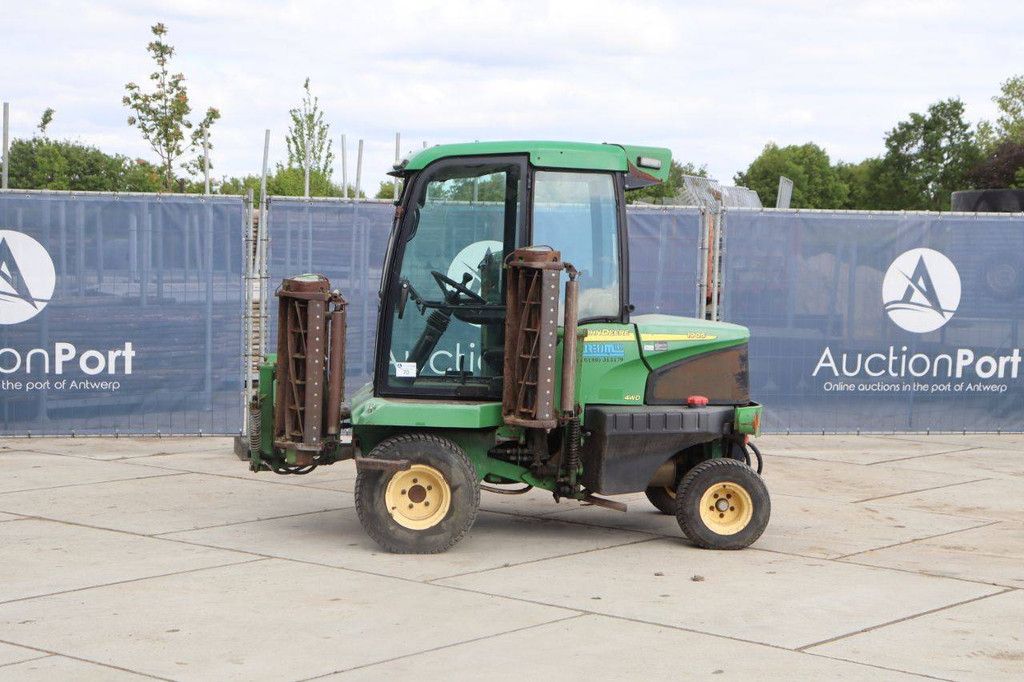 John Deere 1905 Diesel Tractor 2009 with Mowers