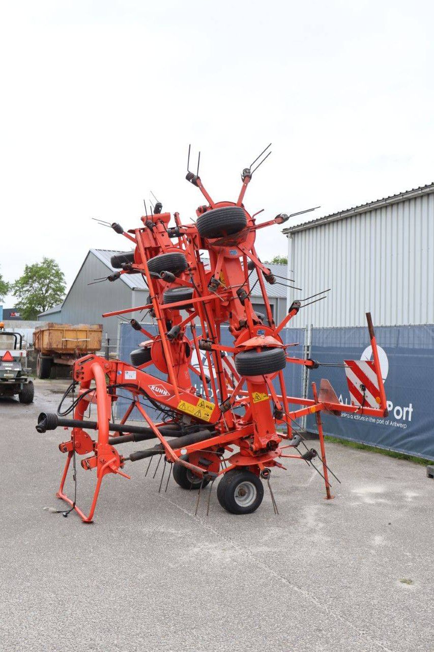 Hay tedder Kuhn GF 8702 2014
