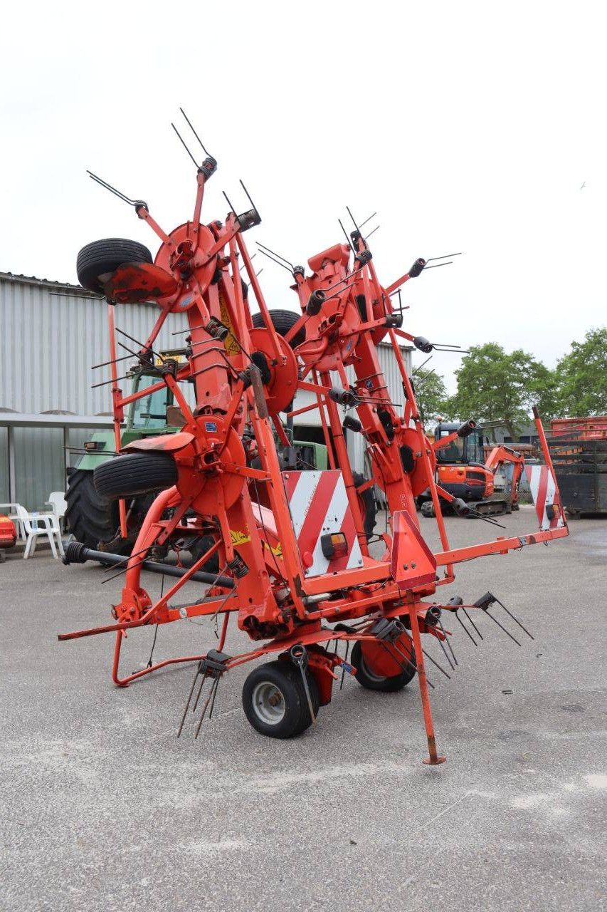 Hay tedder Kuhn GF 8702 2014