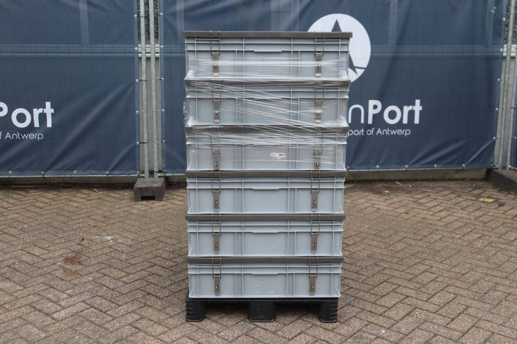 Batch of stacking containers