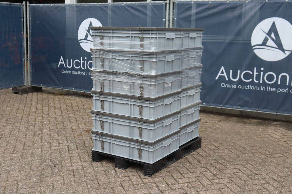 Batch of stacking containers