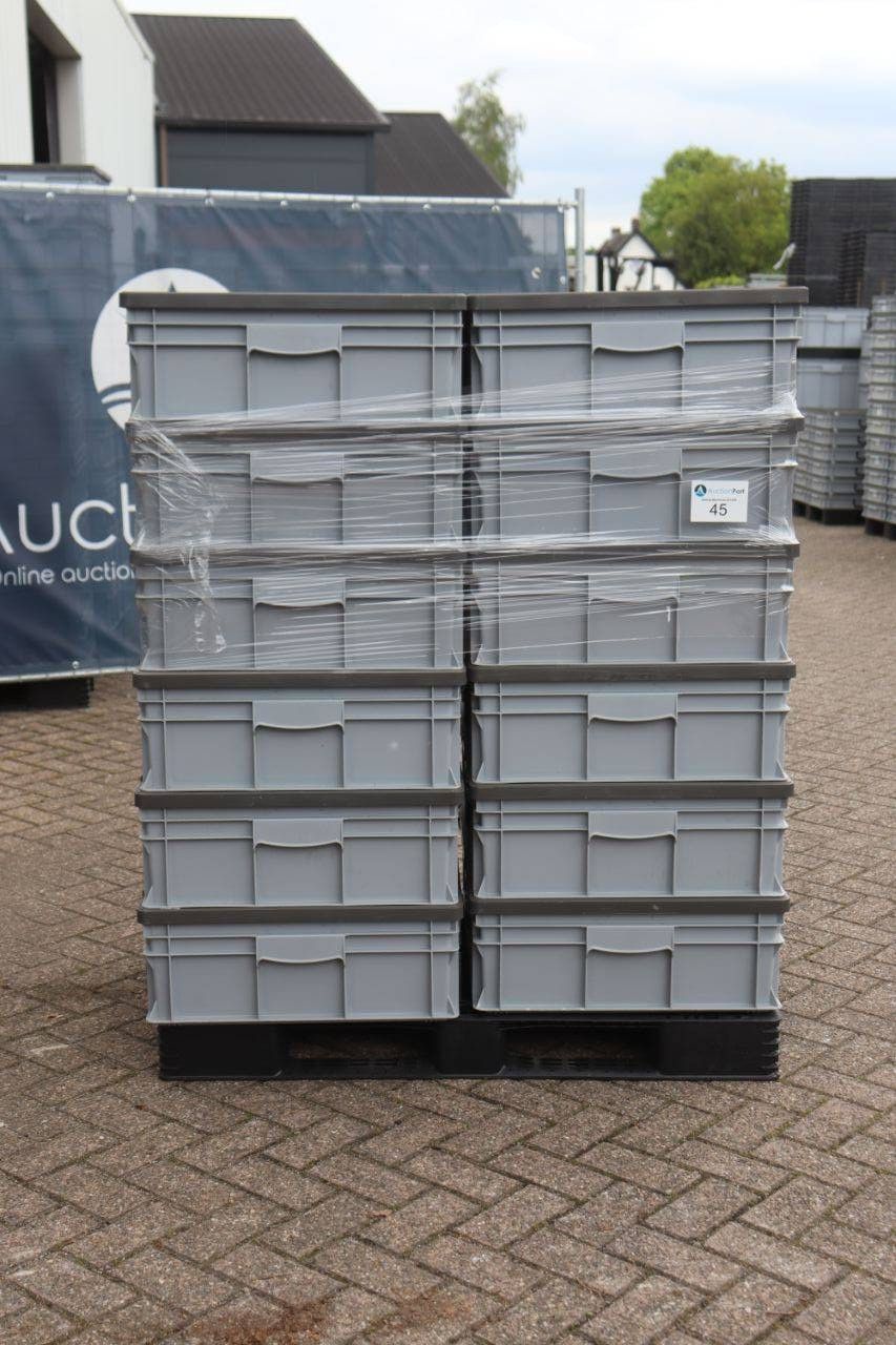Batch of stacking containers