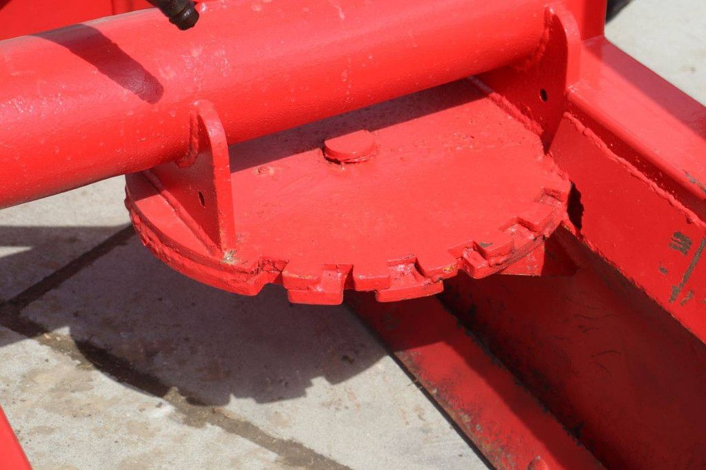 Leveling machine