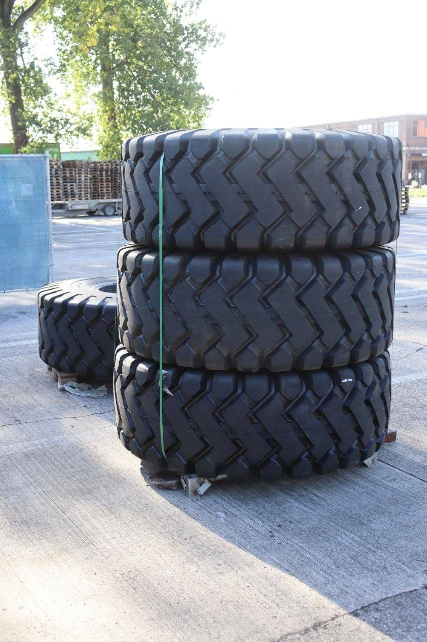 Batch of Forcestone 26.5-25 28PR Tires, 4 pieces