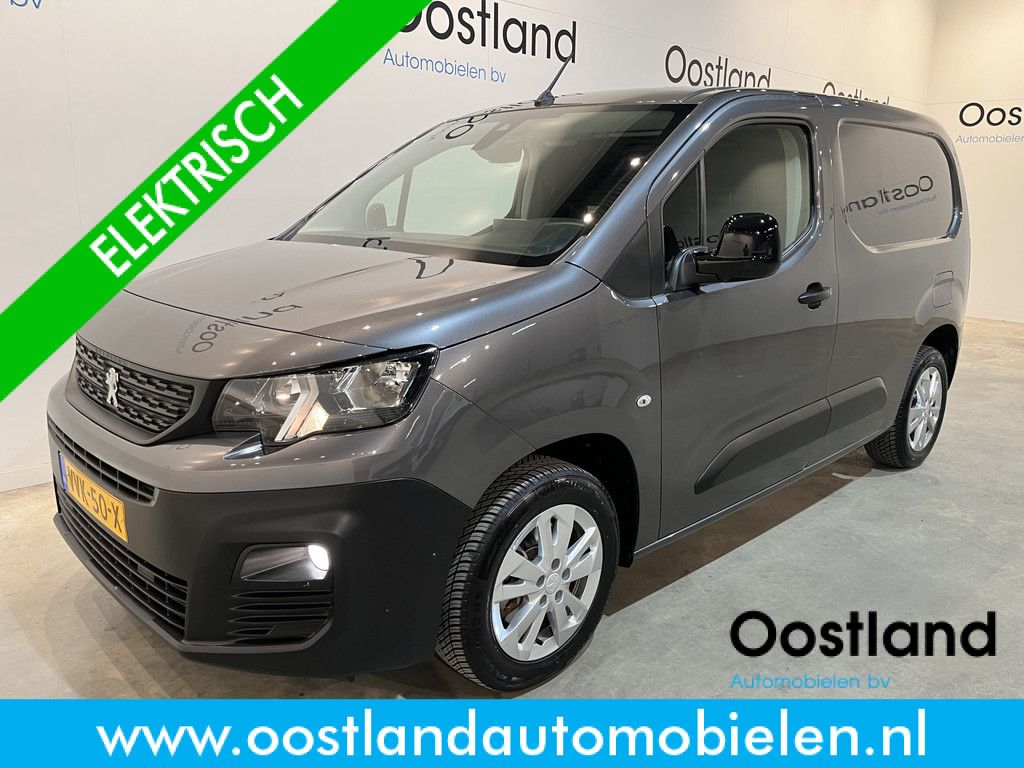 Peugeot e-Partner Premium 50 kWh / Euro 6 / Airco / Cruise Control / CarPlay / Navigatie / PDC / Trekhaak / 3-Zits / 50.000 KM !!