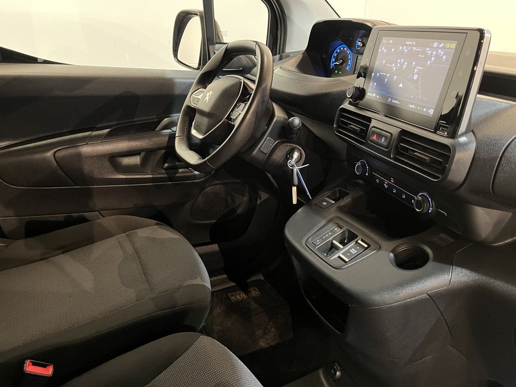 Peugeot e-Partner Premium 50 kWh / Euro 6 / Airco / Cruise Control / CarPlay / Navigatie / PDC / Trekhaak / 3-Zits / 50.000 KM !!
