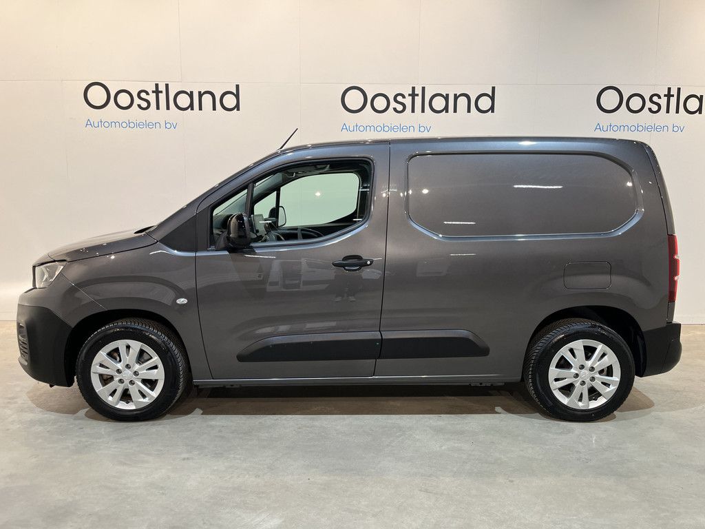 Peugeot e-Partner Premium 50 kWh / Euro 6 / Airco / Cruise Control / CarPlay / Navigatie / PDC / Trekhaak / 3-Zits / 50.000 KM !!