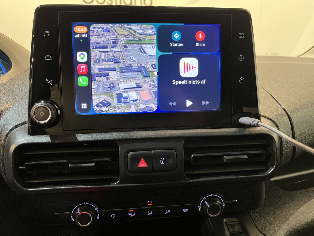 Peugeot e-Partner Premium 50 kWh / Euro 6 / Airco / Cruise Control / CarPlay / Navigatie / PDC / Trekhaak / 3-Zits / 50.000 KM !!