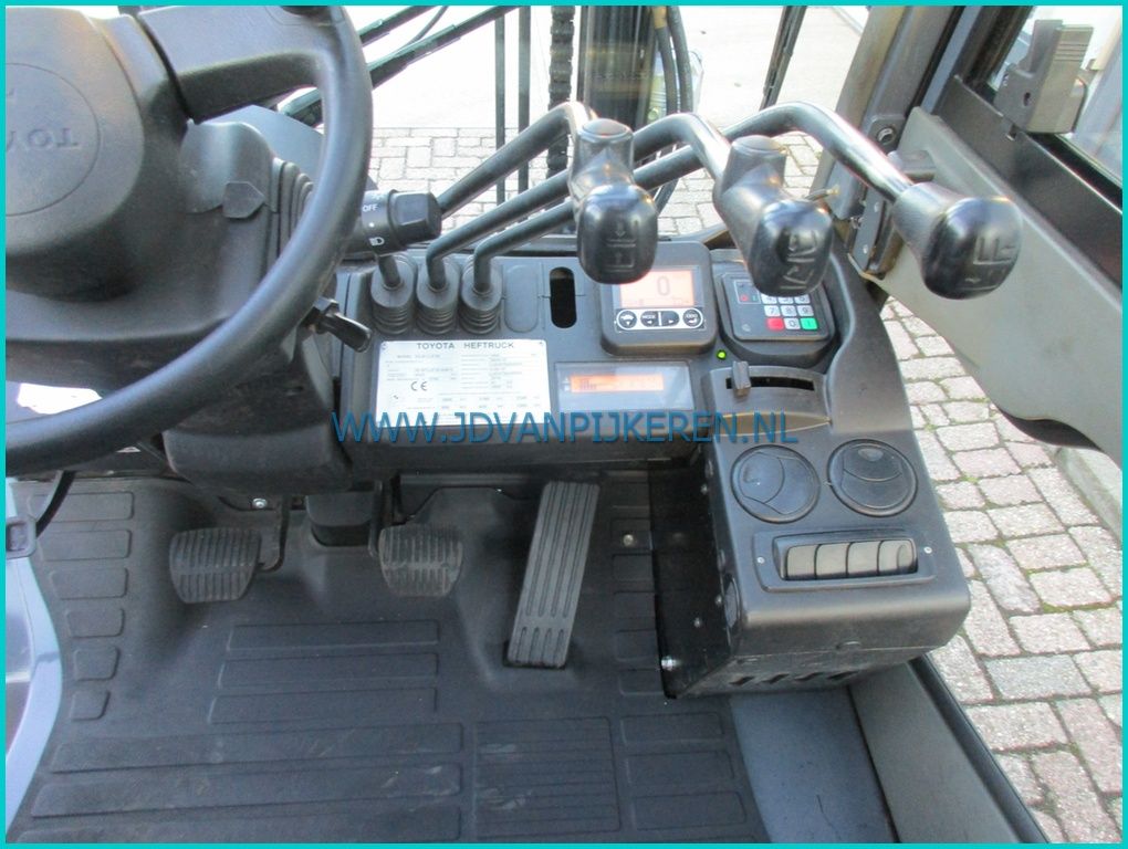 Toyota 52-8FDJF35 3500kg diesel cabine+sideshift