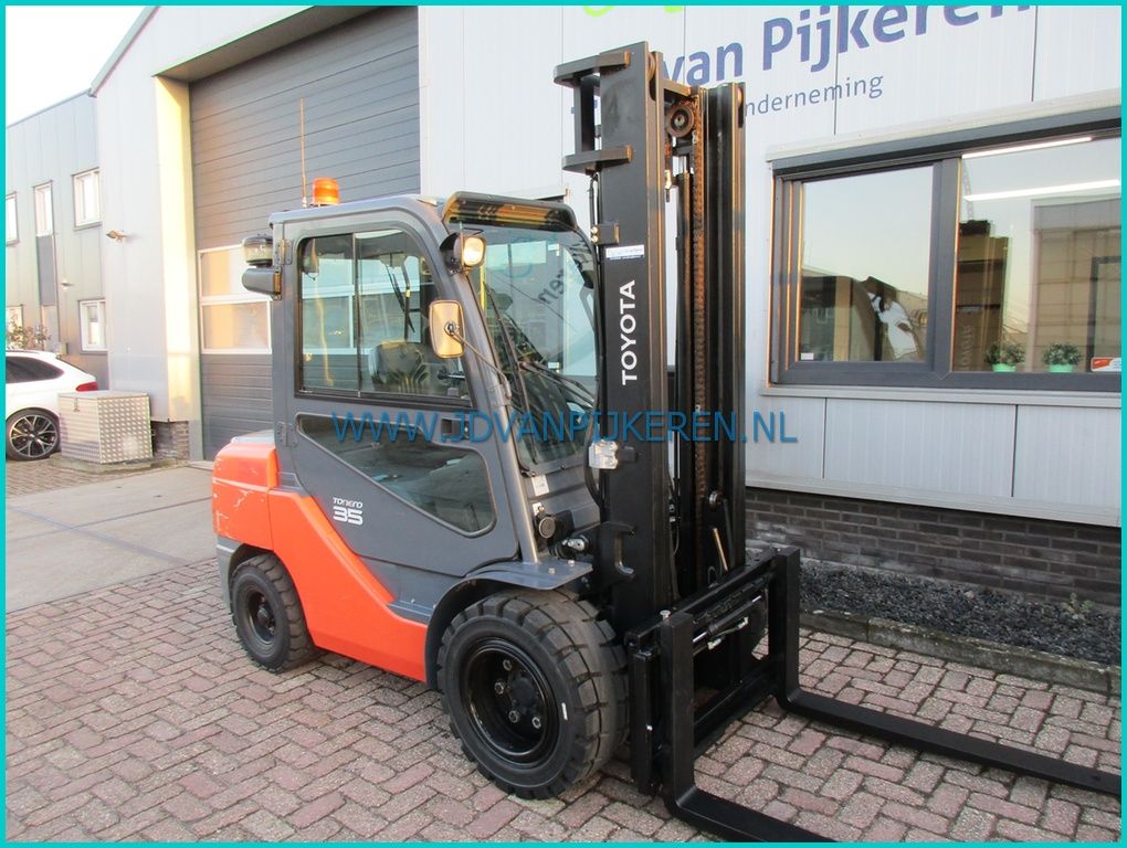Toyota 52-8FDJF35 3500kg diesel cabine+sideshift