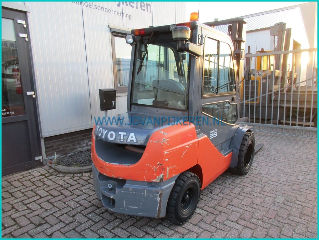 Toyota 52-8FDJF35 3500kg diesel cabine+sideshift