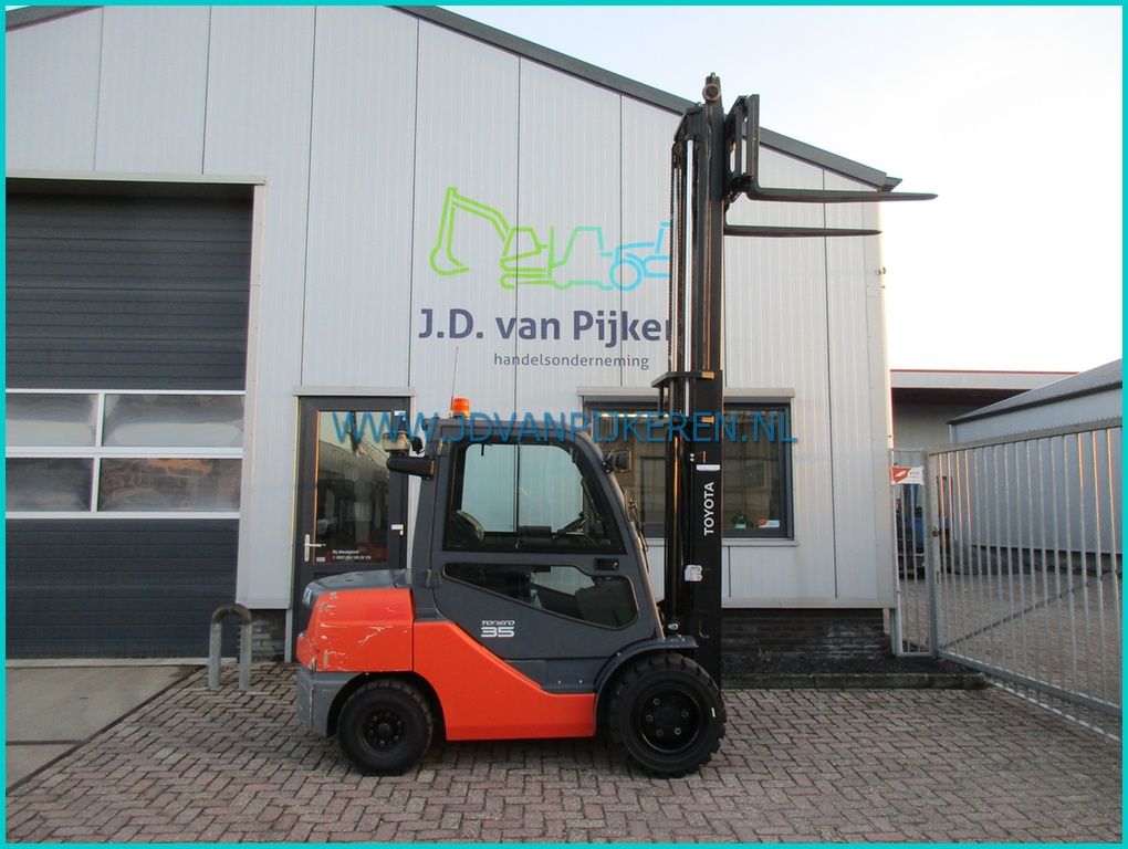 Toyota 52-8FDJF35 3500kg diesel cabine+sideshift