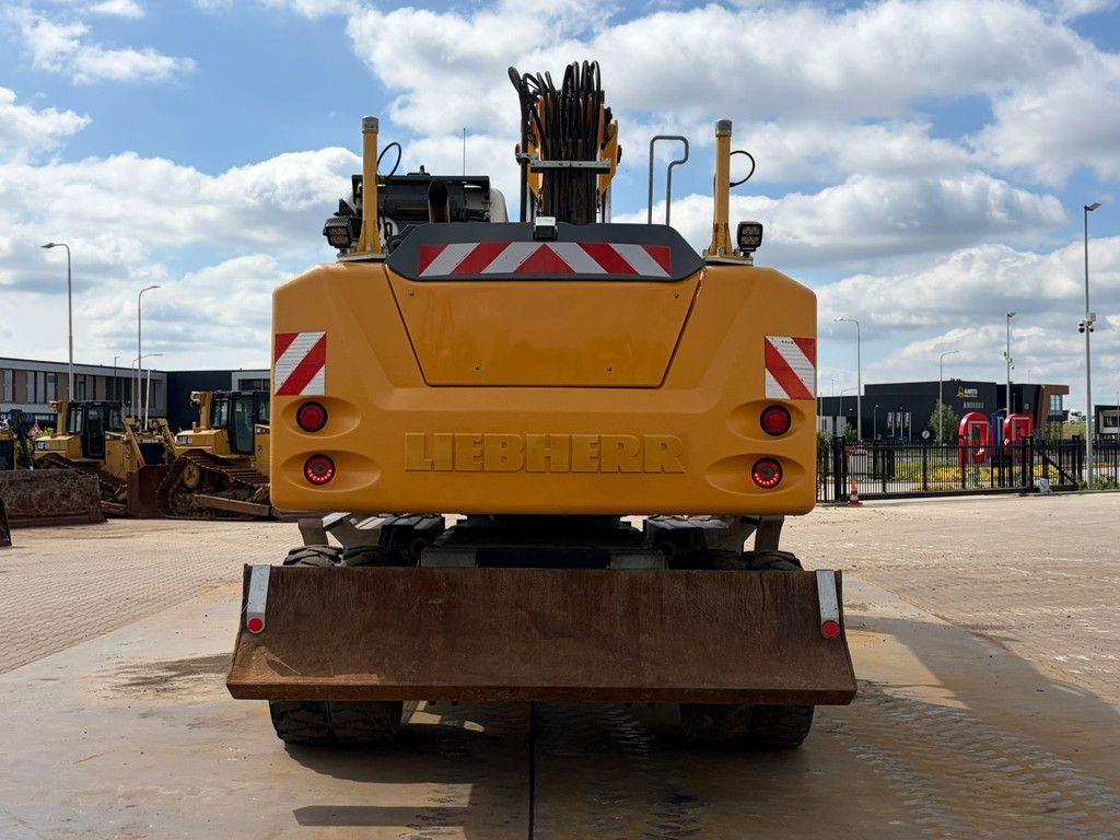 Liebherr A920