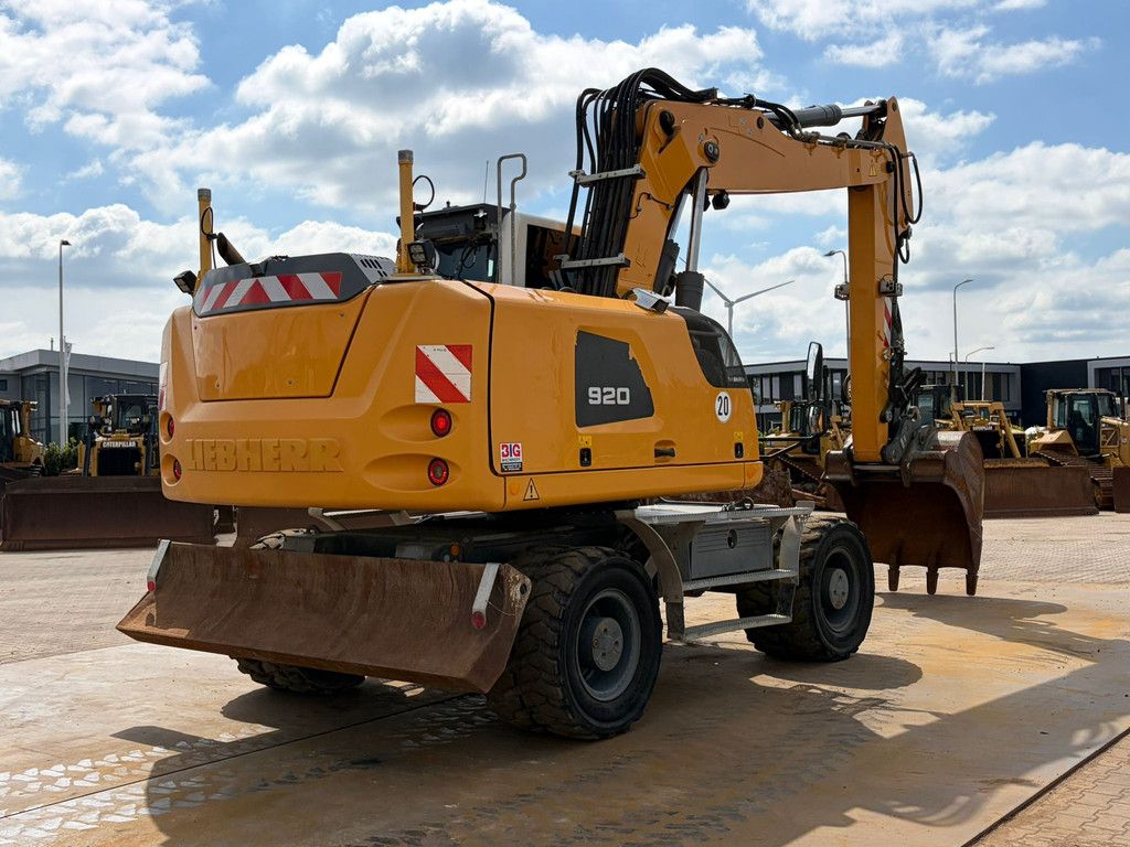 Liebherr A920