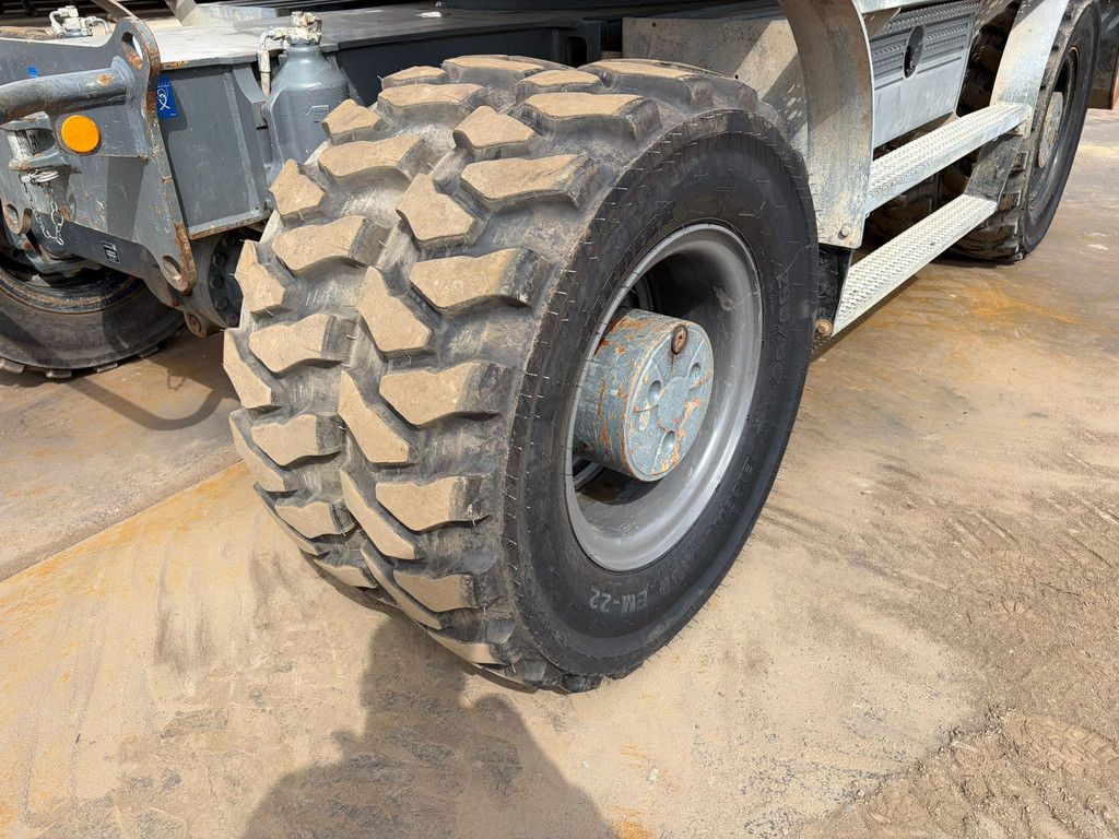 Liebherr A920
