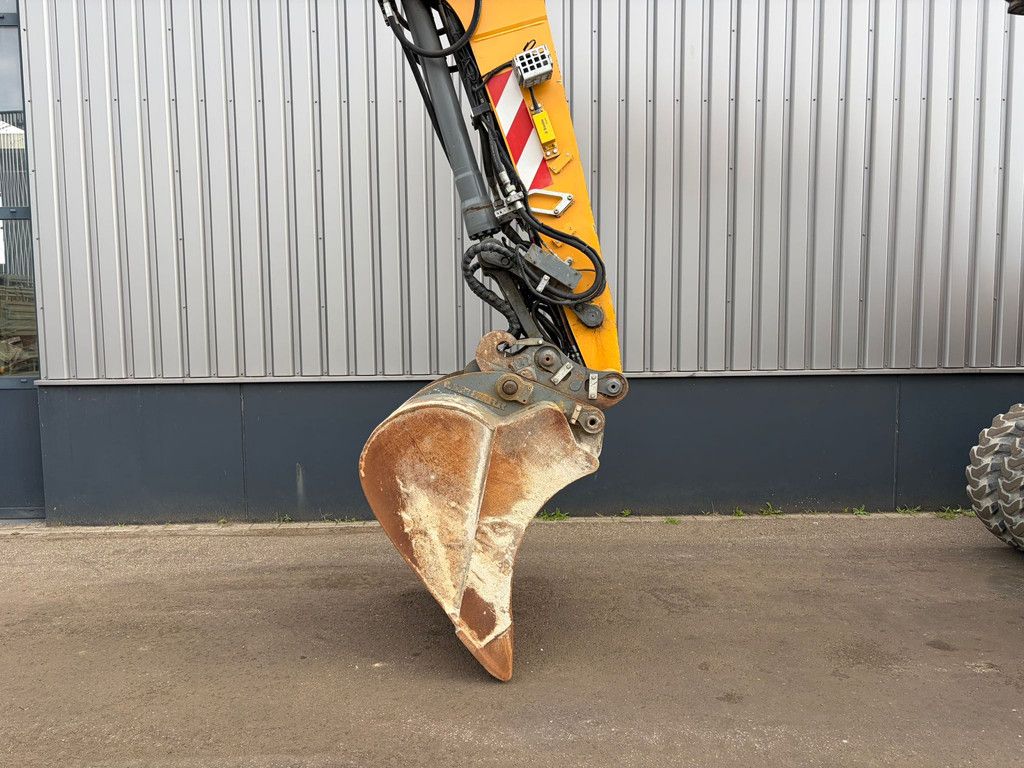 Liebherr A918