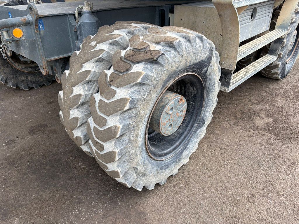 Liebherr A918