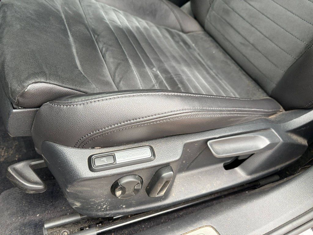 Passenger car Volkswagen Passat GTE Hybrid Petrol/Electric 157hp 2015 (Margin)