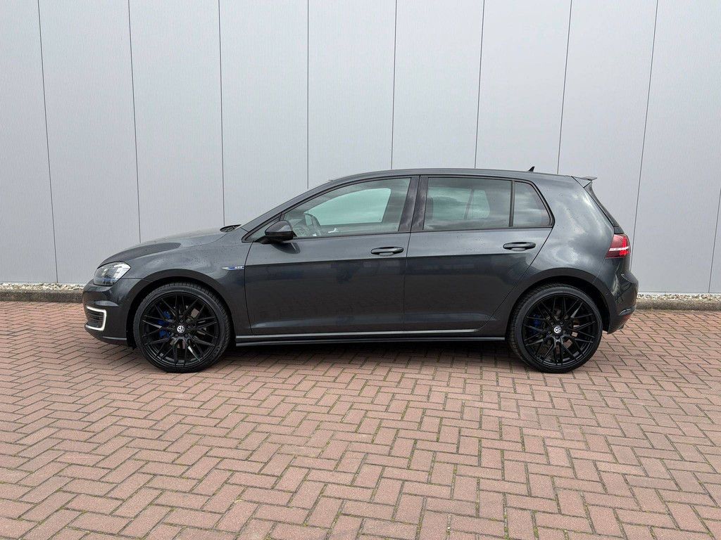 Passenger car Volkswagen Golf GTE Hybrid 150hp 2015 (Margin)