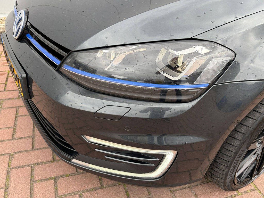 Passenger car Volkswagen Golf GTE Hybrid 150hp 2015 (Margin)