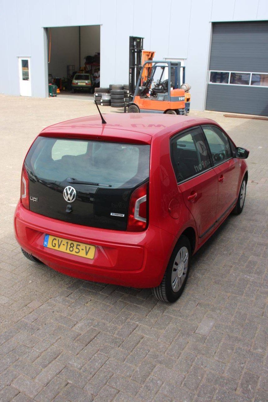 Volkswagen passenger car move up! BMT 4-door Petrol 60hp 2015