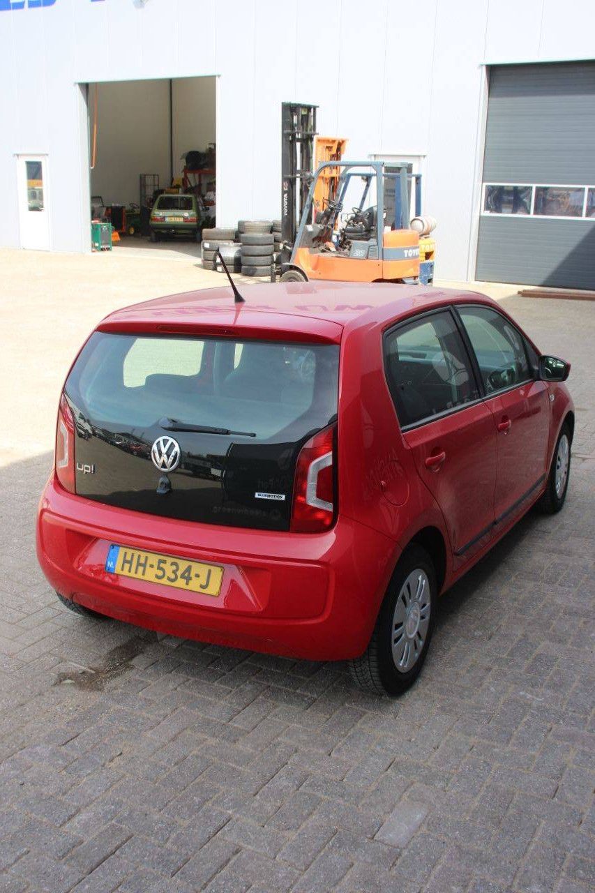 Passenger car Volkswagen Move Up BMT 4-door Petrol 60hp 2015