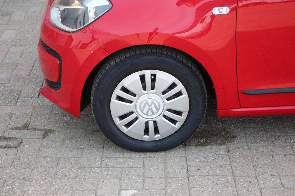 Passenger car Volkswagen Move Up BMT 4-door Petrol 60hp 2015