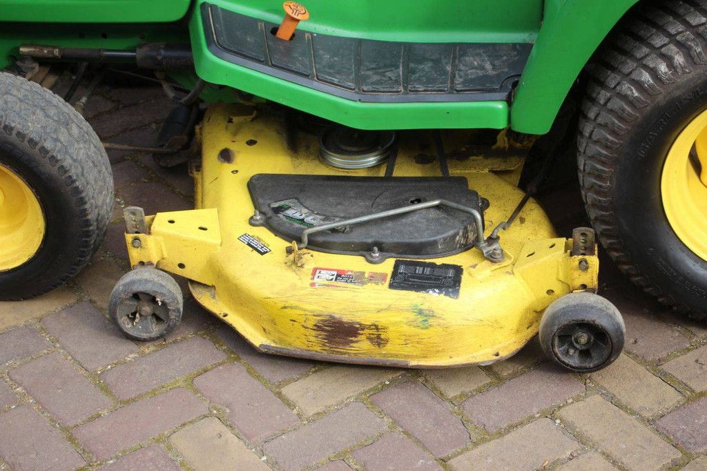 John Deere GX355 Diesel-Aufsitzmäher