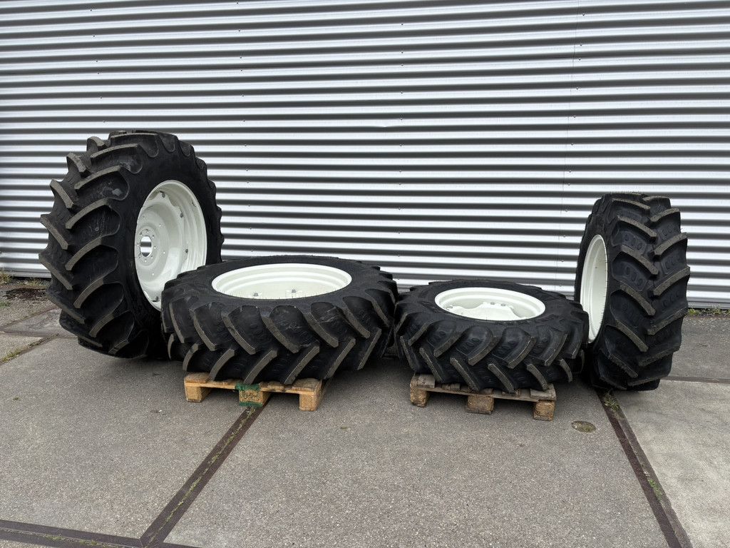 BKT Agrimax RT-855